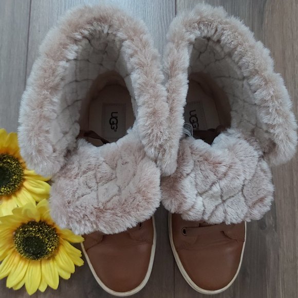 UGG Women's Croft Luxe Quilt Boots: Chestnut - Picture 5 of 10